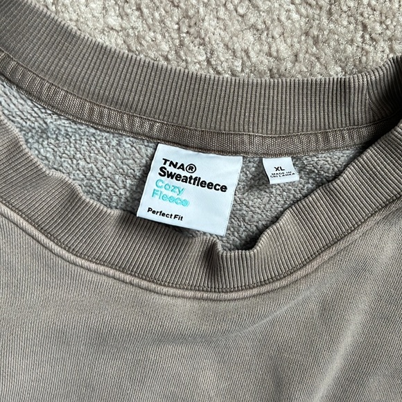 TNA Perfect Fit Crewneck - Picture 2 of 4